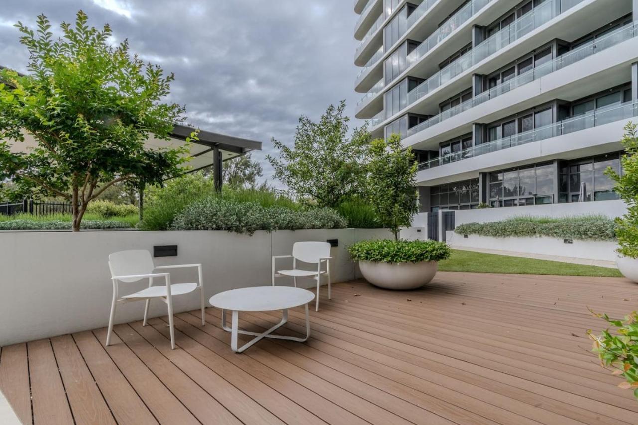 Stylish 2Br Apt 5 Mins To Canberra Hospital Apartment Phillip Exterior photo